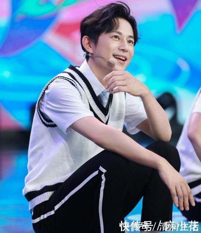 何炅問郭麒麟:我和你爸同年,你管我叫啥?他的回答亮了