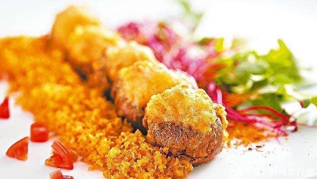 香槟|“金蒜百花香槟茸”轻松做, 蒜酥搭配姬松茸, 吃来相当开胃下饭!