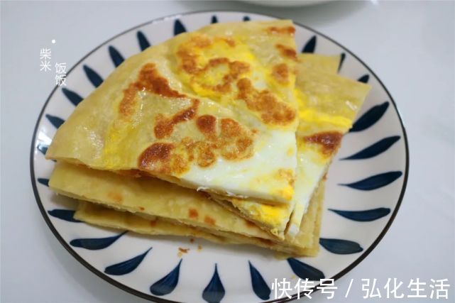 鸡蛋饼|正月初四吃烙饼,两种面粉搭配,外酥里软米香四溢,太好吃了