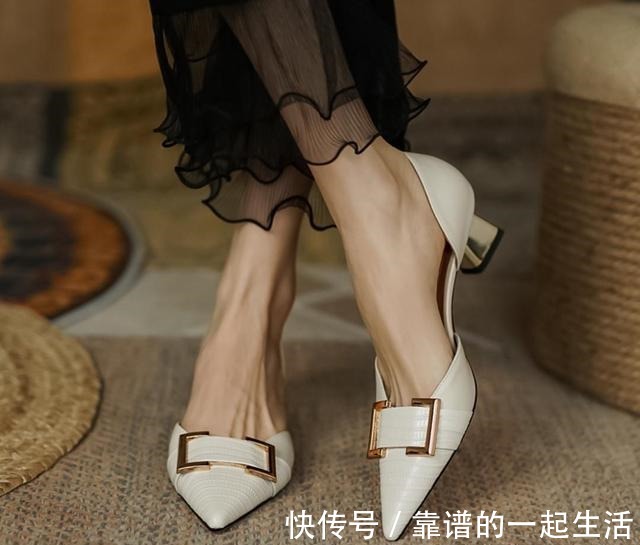 单鞋 今年早秋流行这几种质感鞋子,尽显优雅时髦品味,让穿搭变得高级!