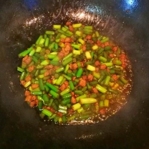  肉末炒蒜薹粒，家常小炒，美味下饭菜