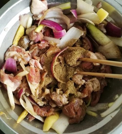 快过年啦!给家人做个烤羊肉串,外焦里嫩,没有羊膻味,口感不错