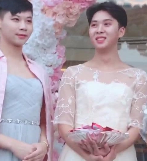 都是假象 “伴娘”比新娘还美,抢尽新娘风头,网友:到底是谁和谁结婚?
