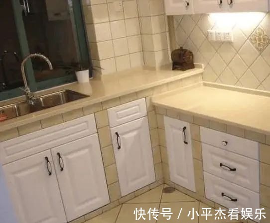 台面|为省钱用红砖砌橱柜,花2千做出了3万的效果,这工艺太厉害了