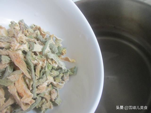 初冬季节遇到这菜买10斤,处理一下储存过冬慢慢吃,炒炒真香啊