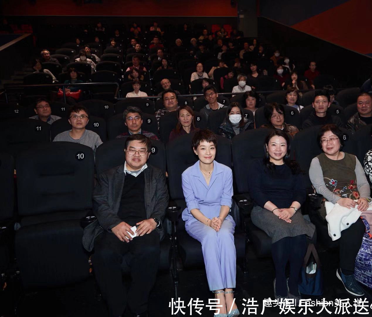 头发|马伊琍又穿一身淡紫色套装，仅仅只是将头发剪短，气质就不一样了