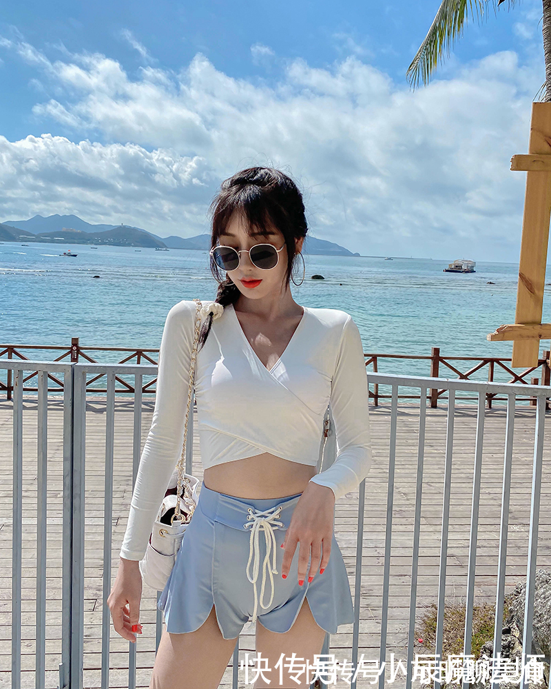 紧身 比基尼穿搭出优雅的女人味,好看流行很显身材显腿长,穿出时尚感