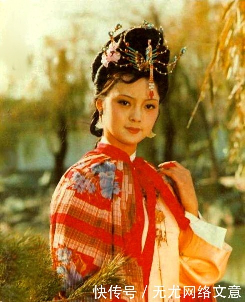 红楼梦|《红楼梦》里爱女红的薛宝钗还是一位博学多才的女子?