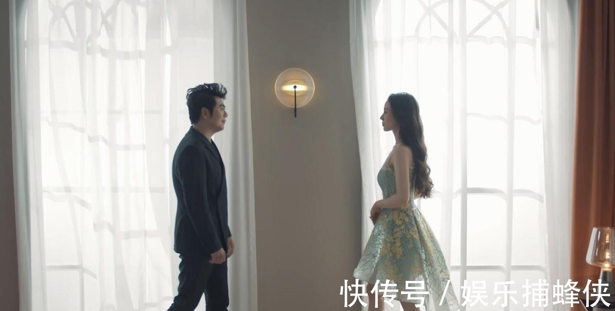 穿搭|吉娜纯素颜弹钢琴,穿灰色T恤侧颜太美,难怪郎朗舍得送DR钻戒