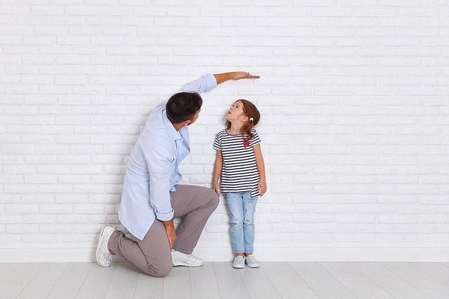宝妈|孩子矮不矮,不是拉个同龄人对比就能判断的,其实有“标准”参照