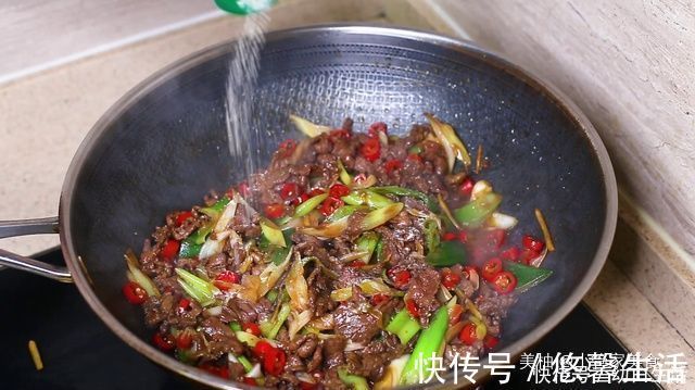 牛肉|炒牛肉时,切记不要放盐和料酒腌制,教你正确方法,牛肉不老不柴