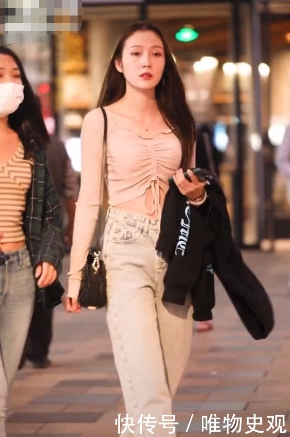 美女|A4腰不够时髦了,美女的“鸡蛋腰”现在超火,不瘦但男人都爱!