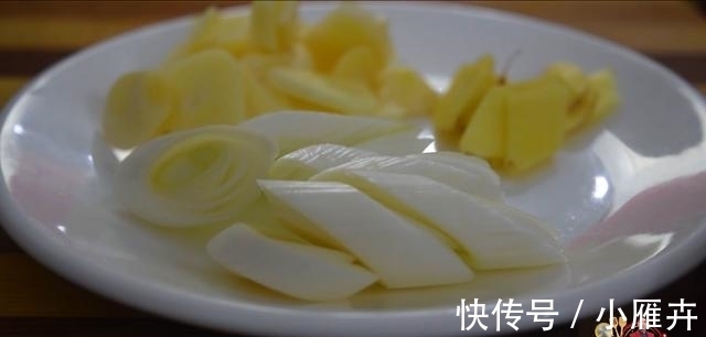 美味|番茄炒辣椒最好吃的做法，简单美味又下饭，看看你喜欢吃不？
