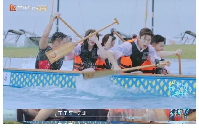王子异在赵小棠脸上划船,网友:王哥在好笑这件事上从不让人失望
