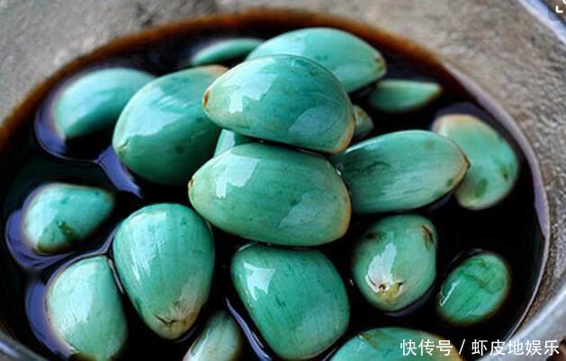 腌制腊八蒜|腌腊八蒜,别只知道放醋!再加2样,香脆爽口,3天就能变绿,好吃