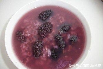 女人|桑葚和它一起煮,助女人养肝补气血,色斑淡了,眼睛更明亮