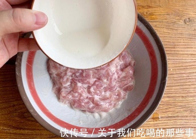 鲜香|无论炒啥肉，最忌直接炒，学会3个大厨技巧，滑嫩可口，鲜香不腥