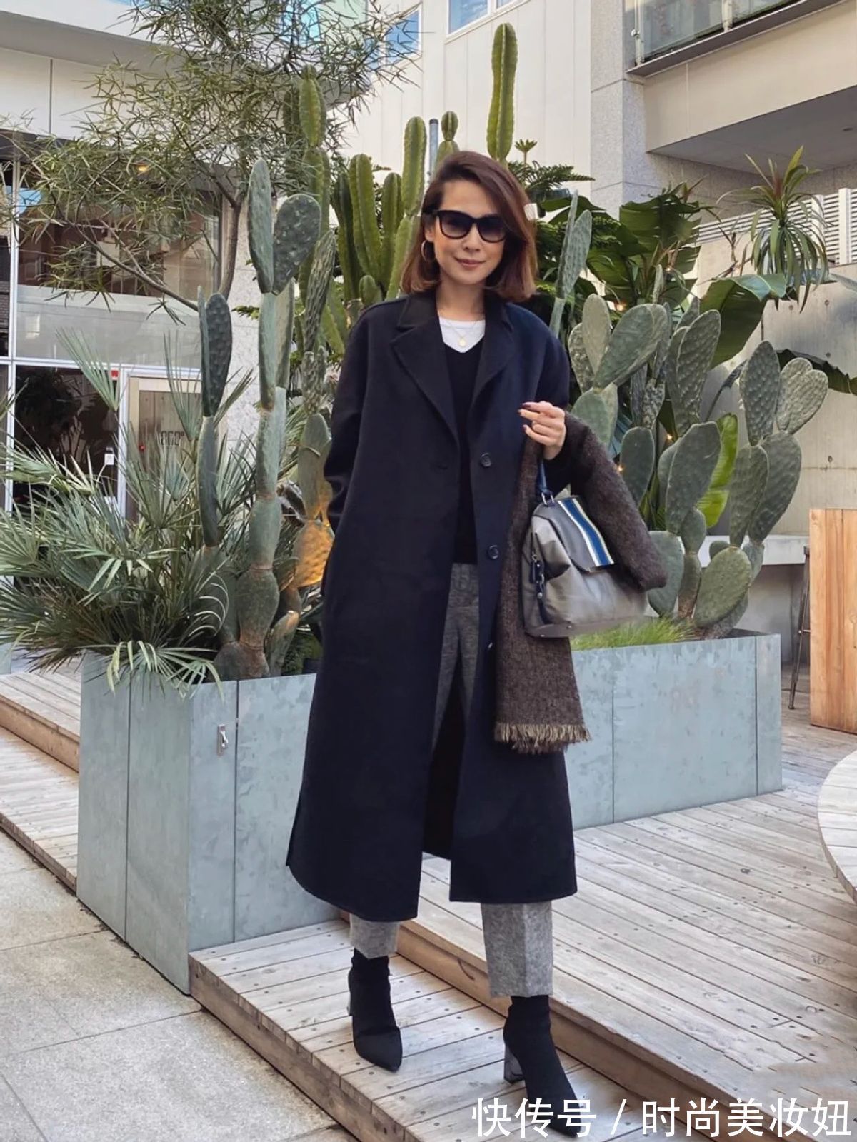 整体造型|40+的女人,“大衣+裤装”怎么搭才时髦?教你百搭公式,高级大气