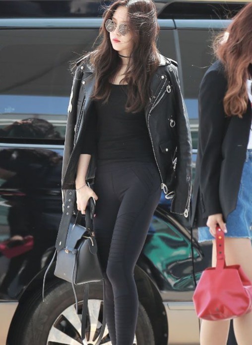 时尚|街拍性感紧身打底裤小姐姐,时尚优雅的美女特别有时代韵味