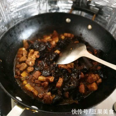 这道木耳红烧肉太销魂，同事吃过都找我要菜谱