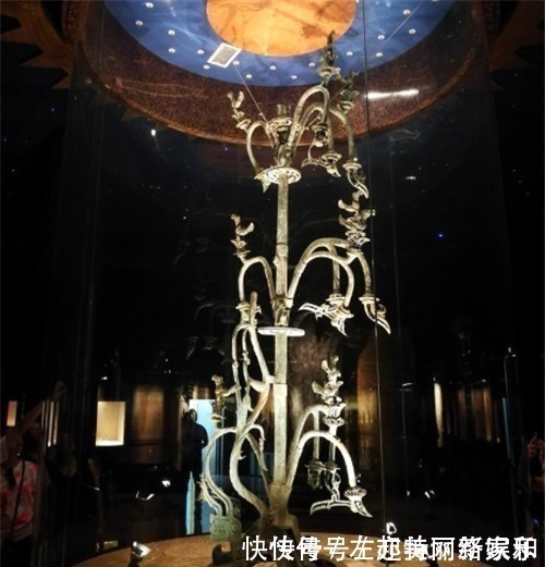 巴蜀@三星堆可深入研究,为何突然放弃挖掘了?考古队长:你看挖出的啥