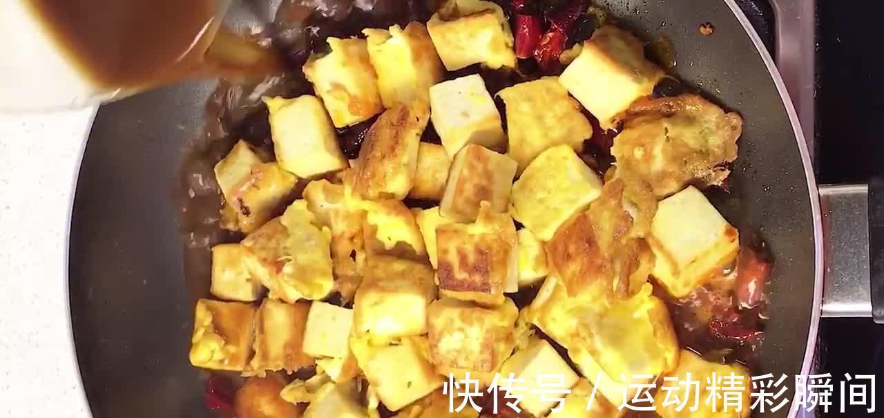 豆腐新吃法，软嫩Q弹又营养，酸甜味美香辣入味，孩子特喜欢