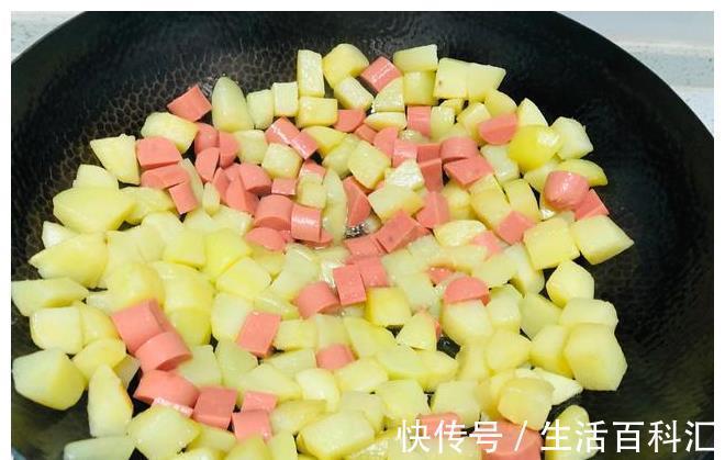 吃法|土豆别再炒着吃了，教你秘制新吃法，一次做一锅，家里孩子抢着吃