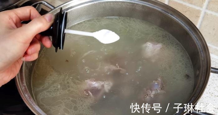 滋补|冷天,多给喝此道汤,比喝羊肉汤强,一周吃一回,滋补强身过寒冬