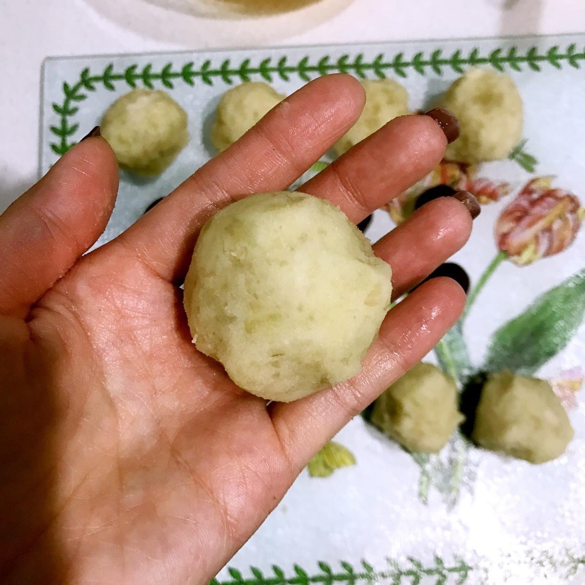 家里面有土豆的可以试试这样做，外酥里嫩，非常好吃