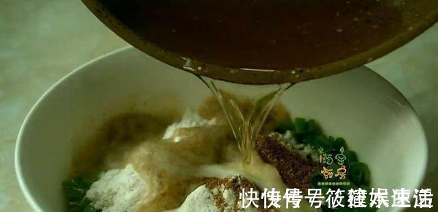 柔软|这是我见过最简单的烙饼,一擀一折,有菜有蛋,柔软筋道真解馋