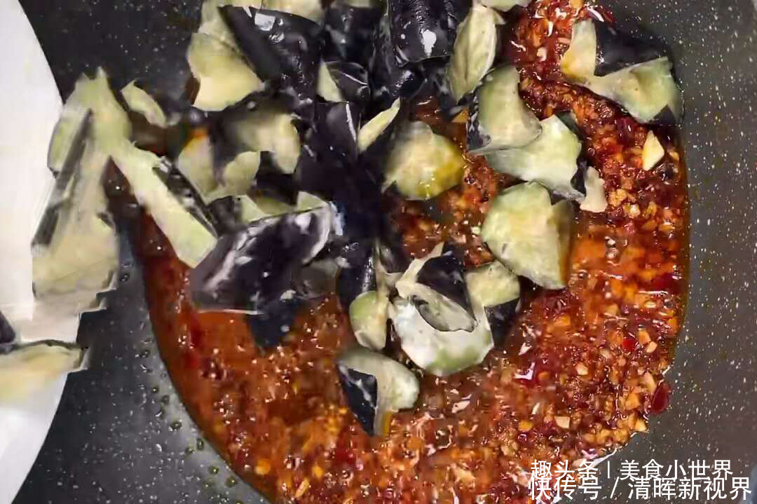  鲜香|不油炸的红烧茄子，一样的鲜香下饭，简单又营养，连吃3天都不够