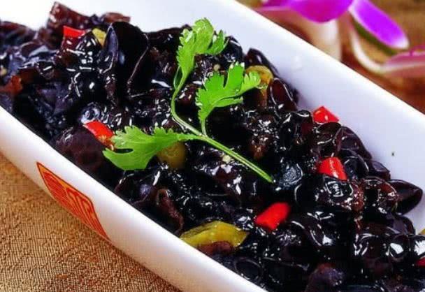 冠心病|忠告炒木耳不可放此物,吃了就是没病找病,很多人还傻傻不清楚