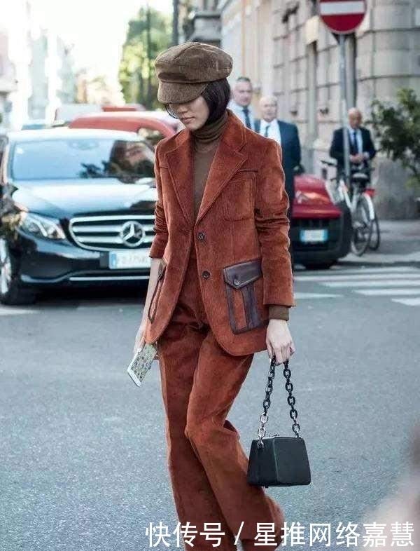 西装外套火了一年,最近流行的是“灯芯绒”西装,时髦保暖又气质