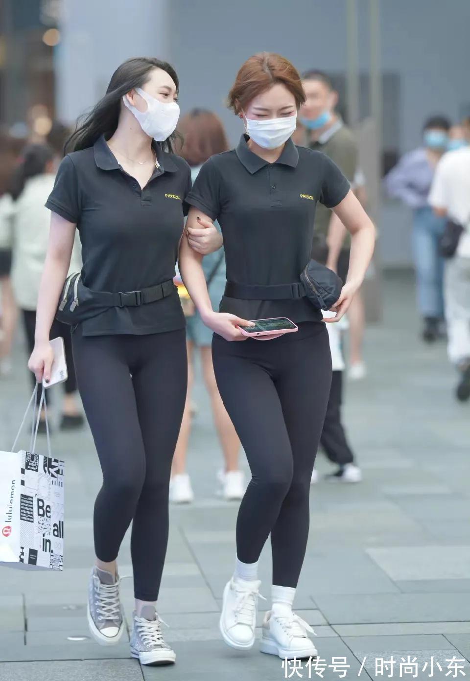 花样年华 一起出门逛街的瑜伽裤美女,姐妹情深花样年华