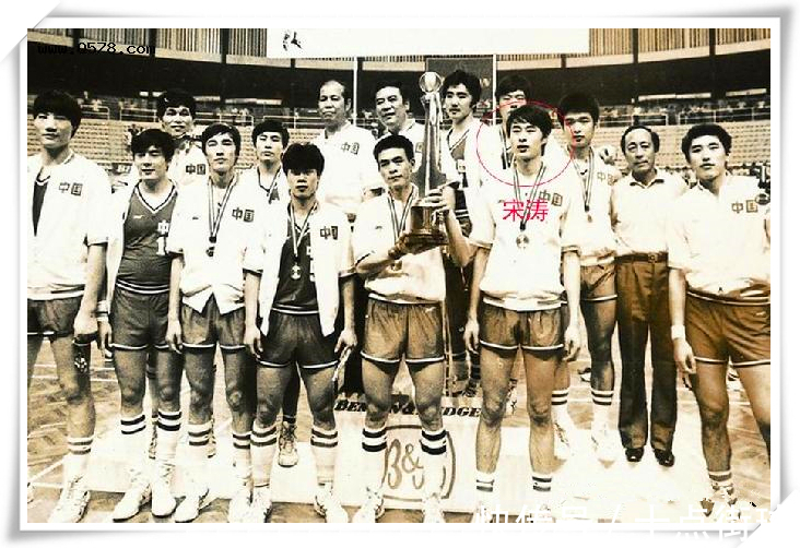 中国男篮|叹息!1987年他成为NBA首位中国球员,却因“厕所门”断送生涯