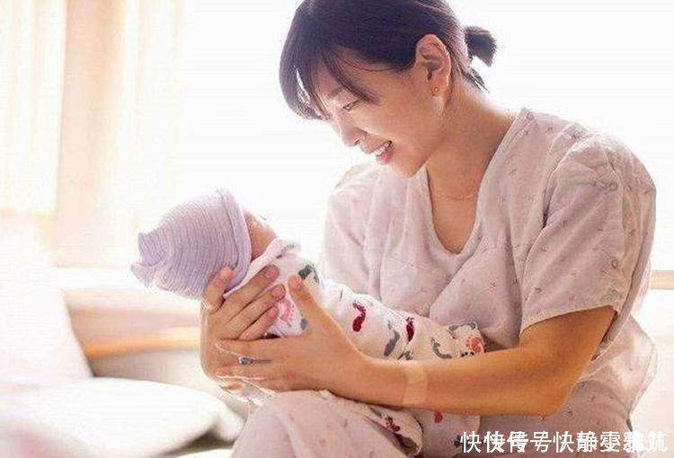 母乳喂养|“宁愿给孩子喝奶粉”闺蜜送来20袋母乳，宝妈笑着收下却转手扔掉