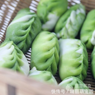 面粉|芹菜牛肉翡翠饺的做法