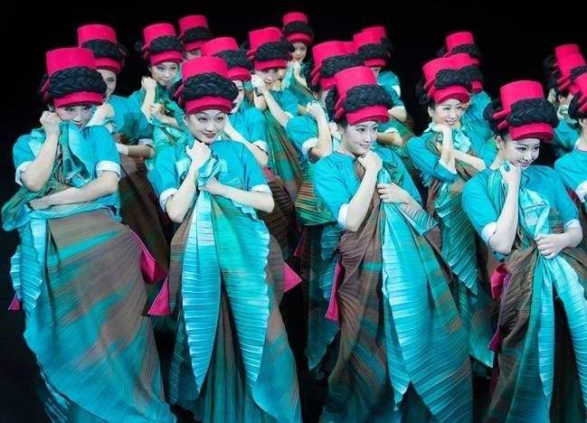  大凉山|舞剧《悬崖村的幸福路》首演 舞出大凉山“悬崖村”观念碰撞