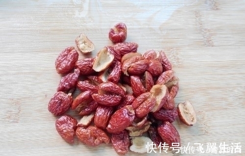 功效|红枣和它一起泡,每天一杯,体内湿气消,脸色更红润!