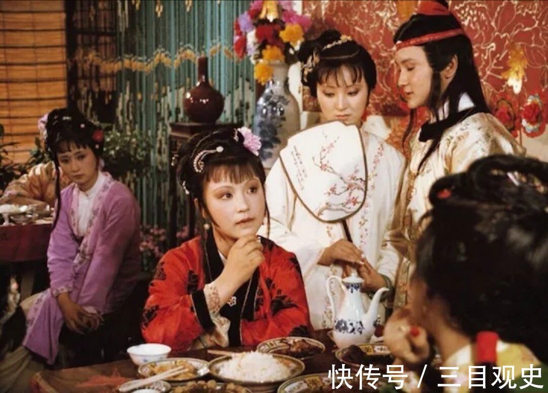 榮國府#賈母吃頓飯奢侈到什么地步?廚房管家一席話,一針見血點出答案