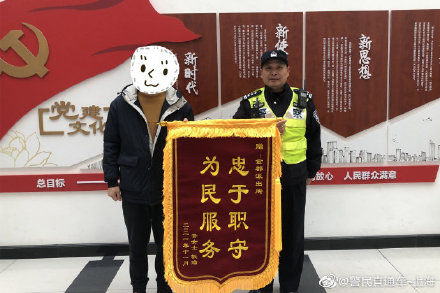 民警|路遇司机招手 民警暖心救助