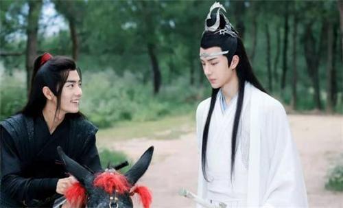 发胶 古装剧女子发型多样,但没发胶该如何定型?老祖宗的办法至今受用