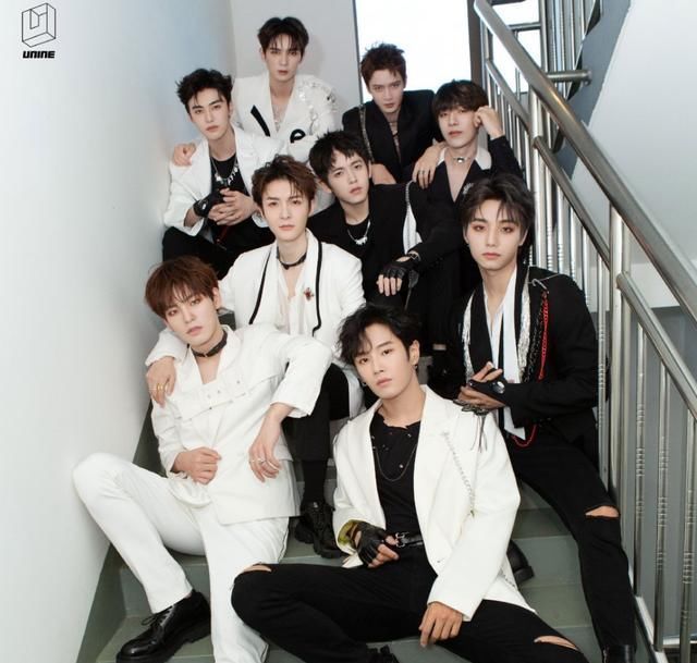 难怪|618晚会UNINE和THE9用一套麦赵小棠佩戴李汶翰话筒,难怪出问题