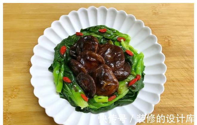 诱人|香菇青菜，香菇用冷水泡还是热水泡？许多人错了，难怪炒出来不香