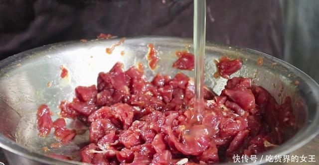 诀窍|牛肉总是咬不动潘哥教你小诀窍,色香肉嫩,一人吃一盘都不够