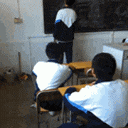 |搞笑gif:孩子,你的车子洗的不错,你爸妈回来会奖励你的