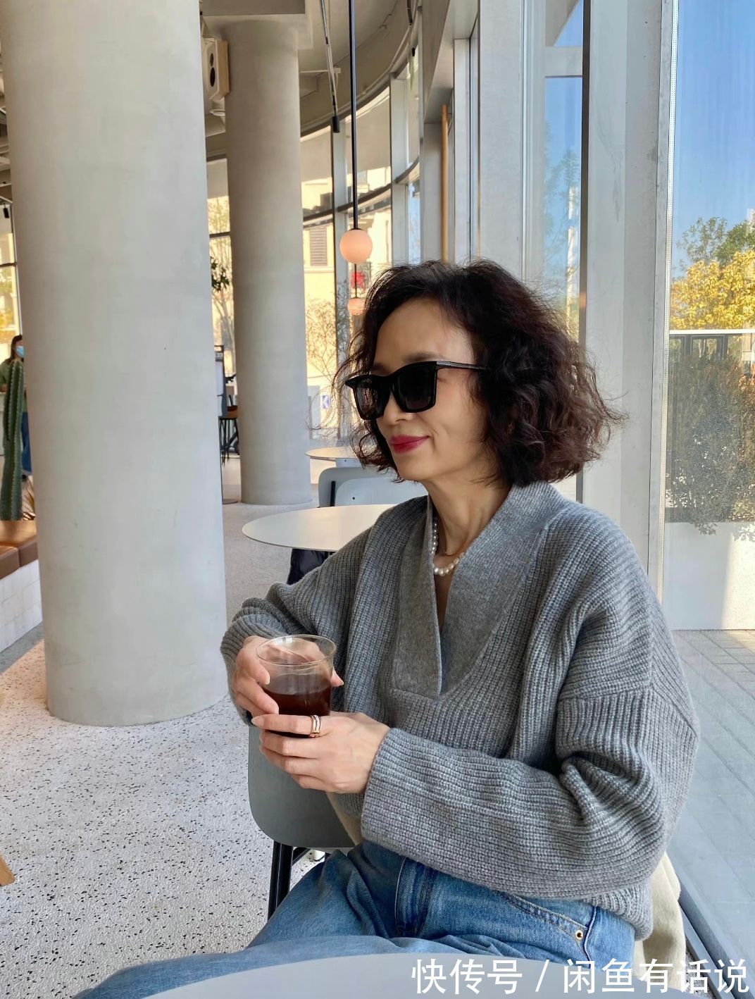 宽松|三木妈妈不戴帽子也好美,基础款就能穿出高级感,58岁气质太出众