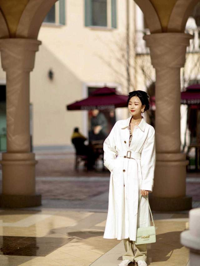 小姐姐|入秋外套不知如何选,一件风衣就够了,大气又时尚,还能提升气质