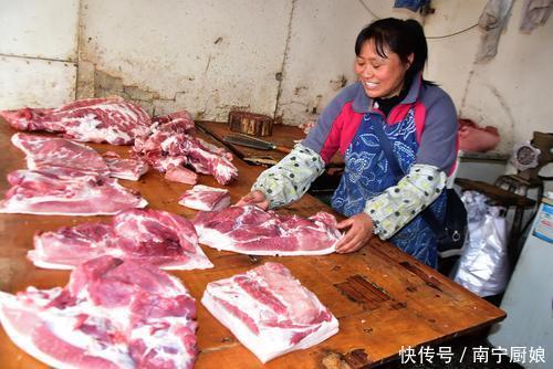 猪肉贩子为何老喜欢拿抹布擦桌面？原来不是爱干净，而是藏有猫腻