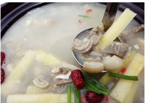 炖羊肉汤最怕的是膻味大,“牢记”多加这1步,羊汤好喝没有膻味